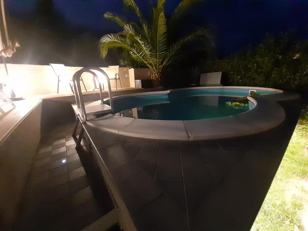 Holiday Home 塔武利亚 外观 照片
